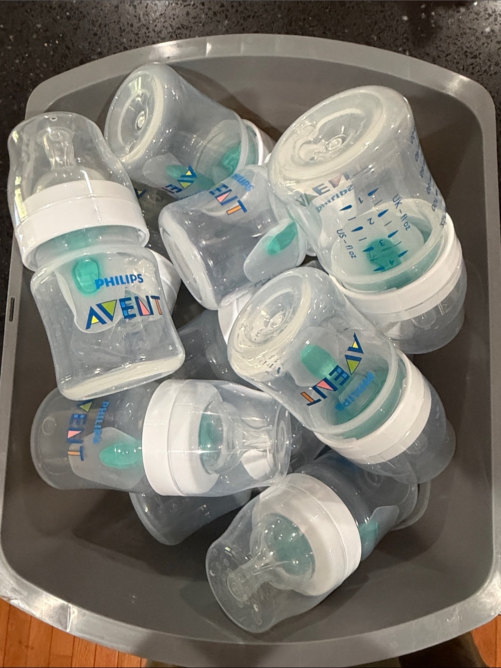 Philips Avent Clear Baby Bottles with White Caps and Teal Vents - 11 New